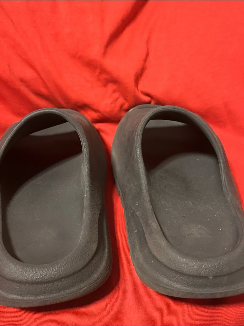 Adidas Yeezy slides (7)